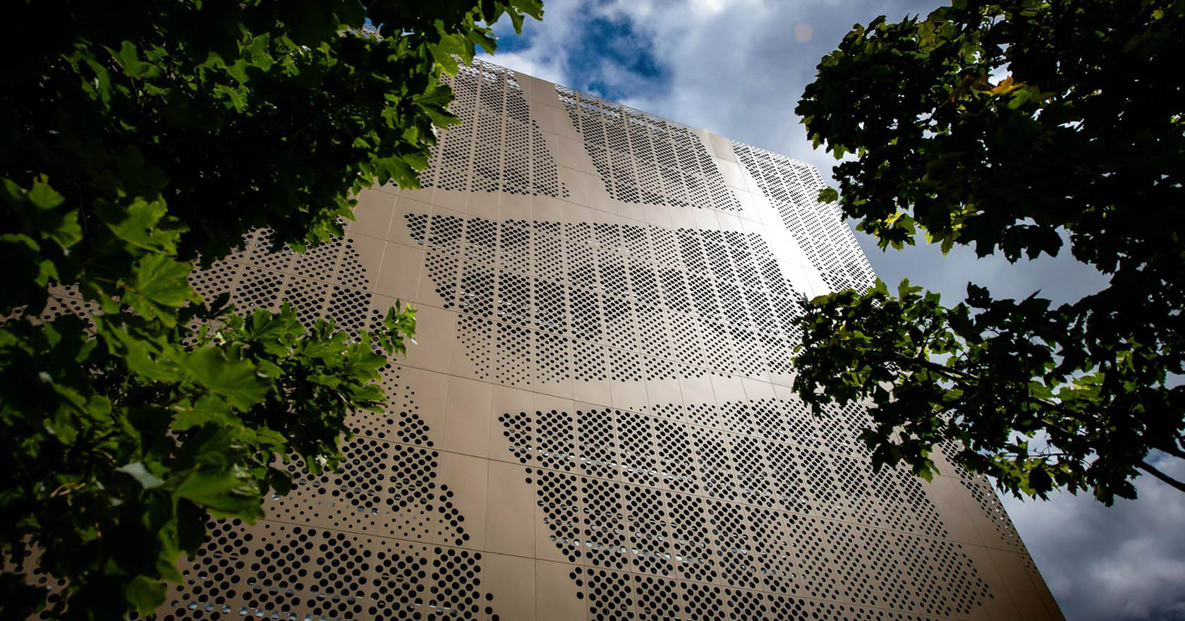 façades décoratives architecturales en métal perforé